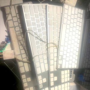 Apple full-size aluminum Keyboard lot  of 4 three that are wired & one wireless